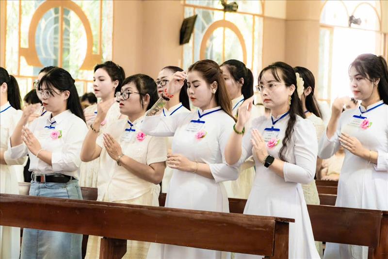 Giáo xứ Thánh Phaolô: Hồng ân Khai Tâm Kitô giáo của 26 anh chị em tân tòng