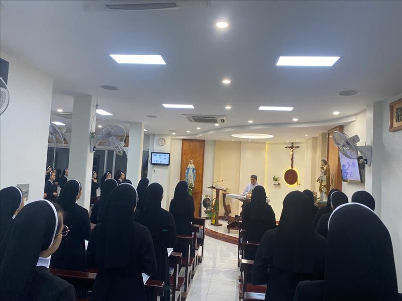Lễ Thánh Faustina tại Học viện Têrêsa D’ Avila Đà Lạt (CB)
