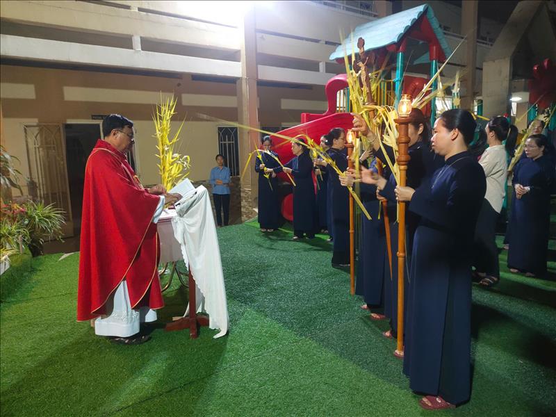 Tu đoàn Bác ái Bình Triệu khai mạc Tuần Thánh (CB)