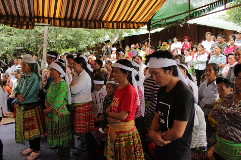 Phong tục ma chay H'Mông (CB)