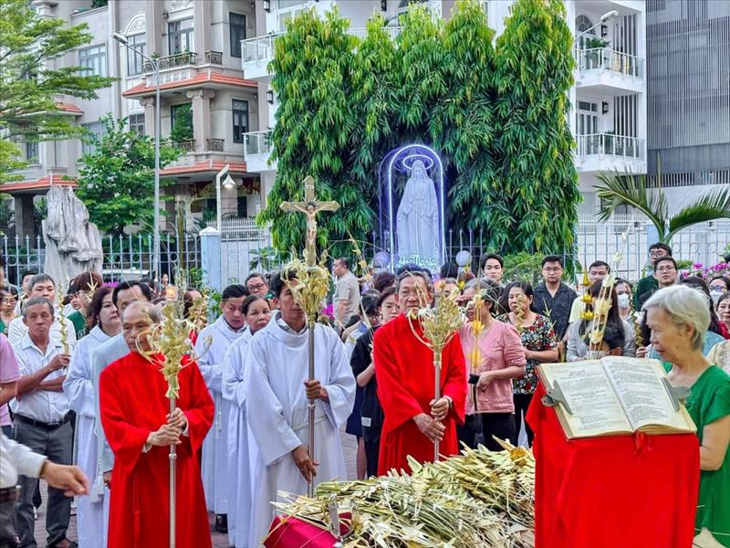 Giáo Xứ An Phú Long Trọng Cử Hành Thánh Lễ Lá - Khai Mạc Tuần Thánh (GH)