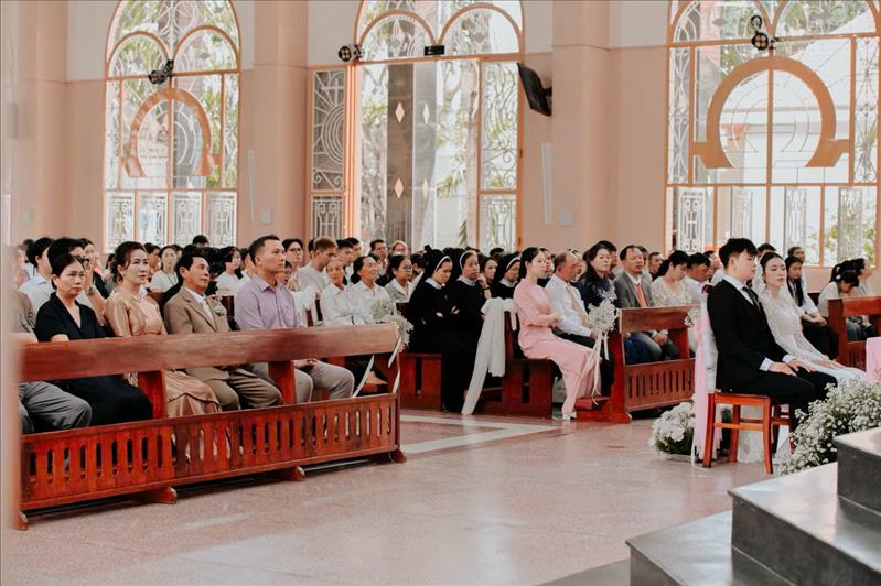 Giáo xứ Thánh Phaolô: Thánh lễ lương dân và Bí tích Hôn phối cho đôi tân tòng