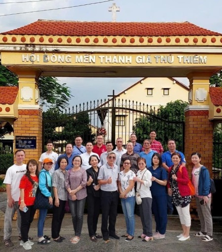 "Bệnh viện di động" của đoàn thiện nguyện Martino đến thăm nhà Hưu Dưỡng (GH)