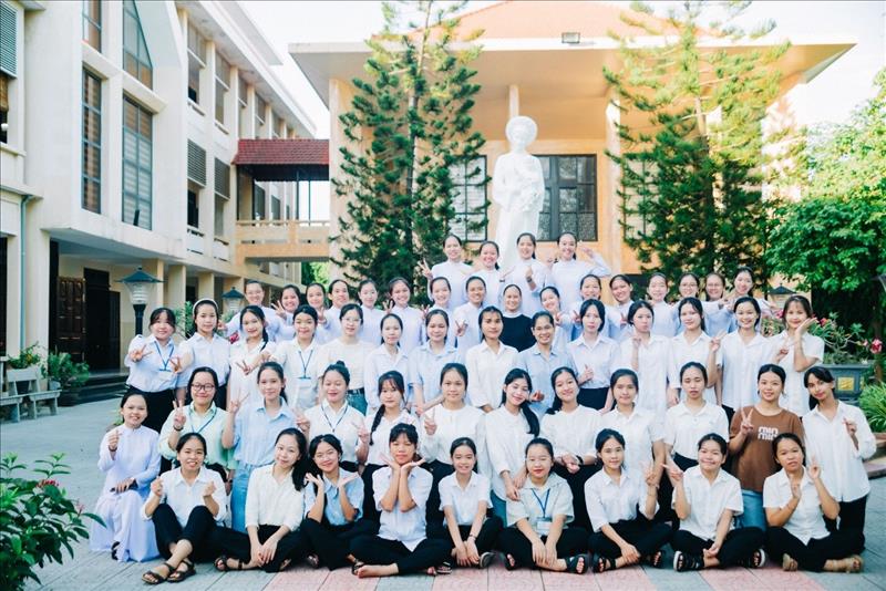 “Các bạn tìm gì?” Khóa tìm hiểu ơn gọi Dòng Con Đức Mẹ Đi Viếng Huế (CD)