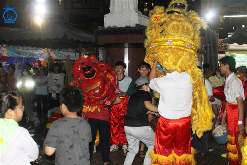 Vui Trung Thu Tại Giáo Xứ Thạch Đà