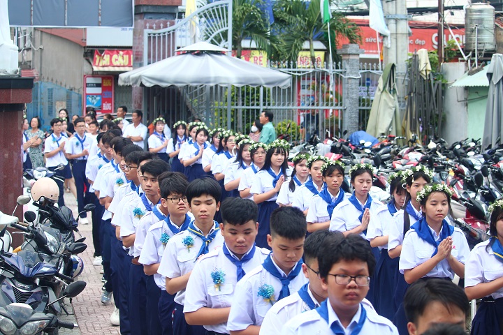 Giáo xứ Thạch Đà: Thánh lễ ban Bí tích Thêm Sức