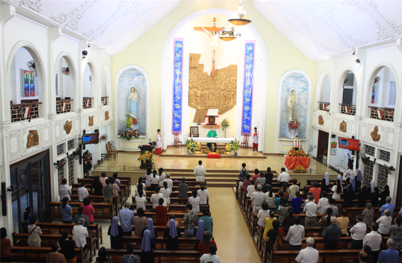 Phải, tôi là đạo trưởng đạo Thiên Chúa (CB)