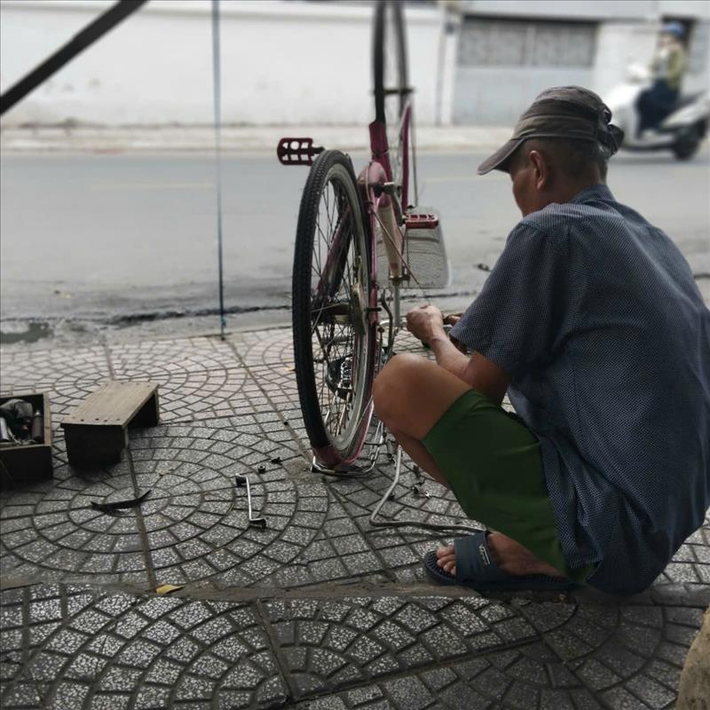 Những Bàn Tay Thầm Lặng (CB)
