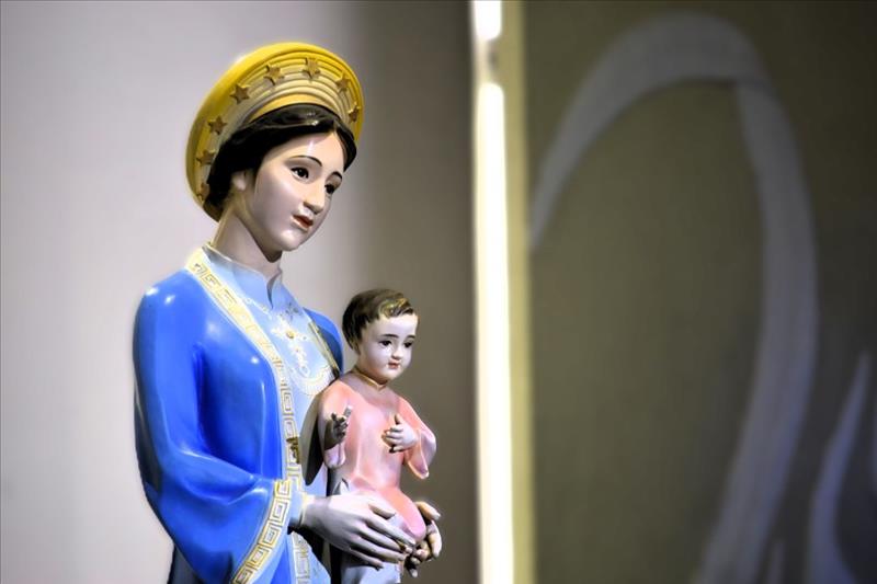 GIÁO XỨ HIỂN LINH DÂNG HOA KÍNH MẸ MARIA & THÁNH LỄ “BÌNH AN” (CB)