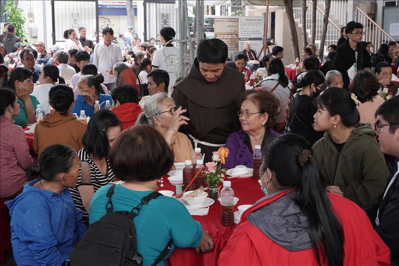 Lan tỏa yêu thương - Ngày Thế giới Người nghèo lần thứ VIII tại Giáo xứ Thánh Phanxicô Dakao (GH)
