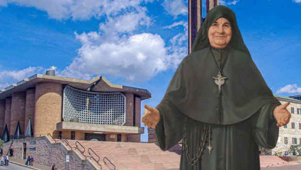 Mẹ Esperanza và dòng nước phép lạ, như ở Lộ Đức (CB)